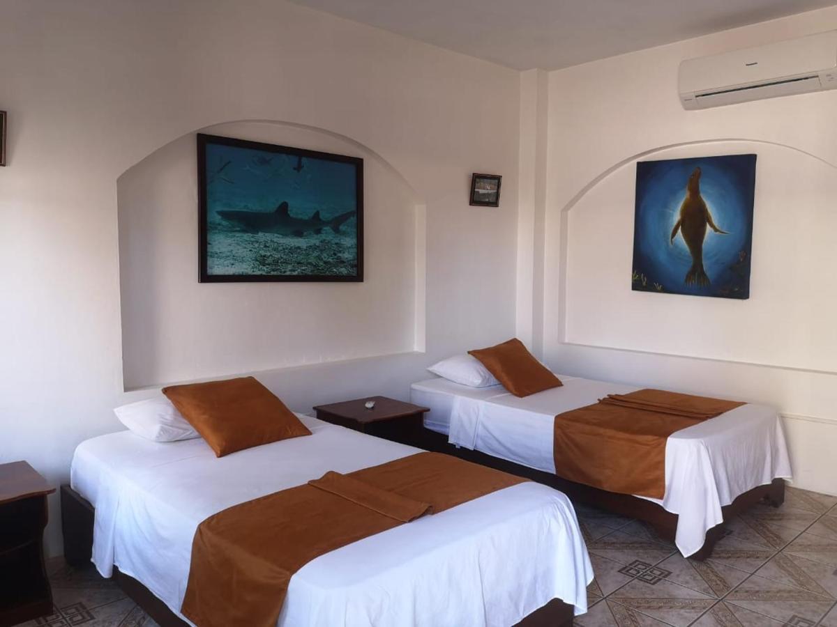 Hostal Sandrita Puerto Villamil Bagian luar foto