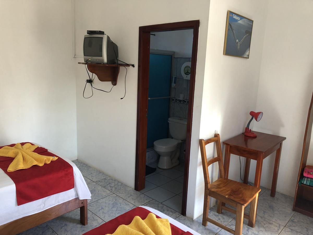 Hostal Sandrita Puerto Villamil Bagian luar foto