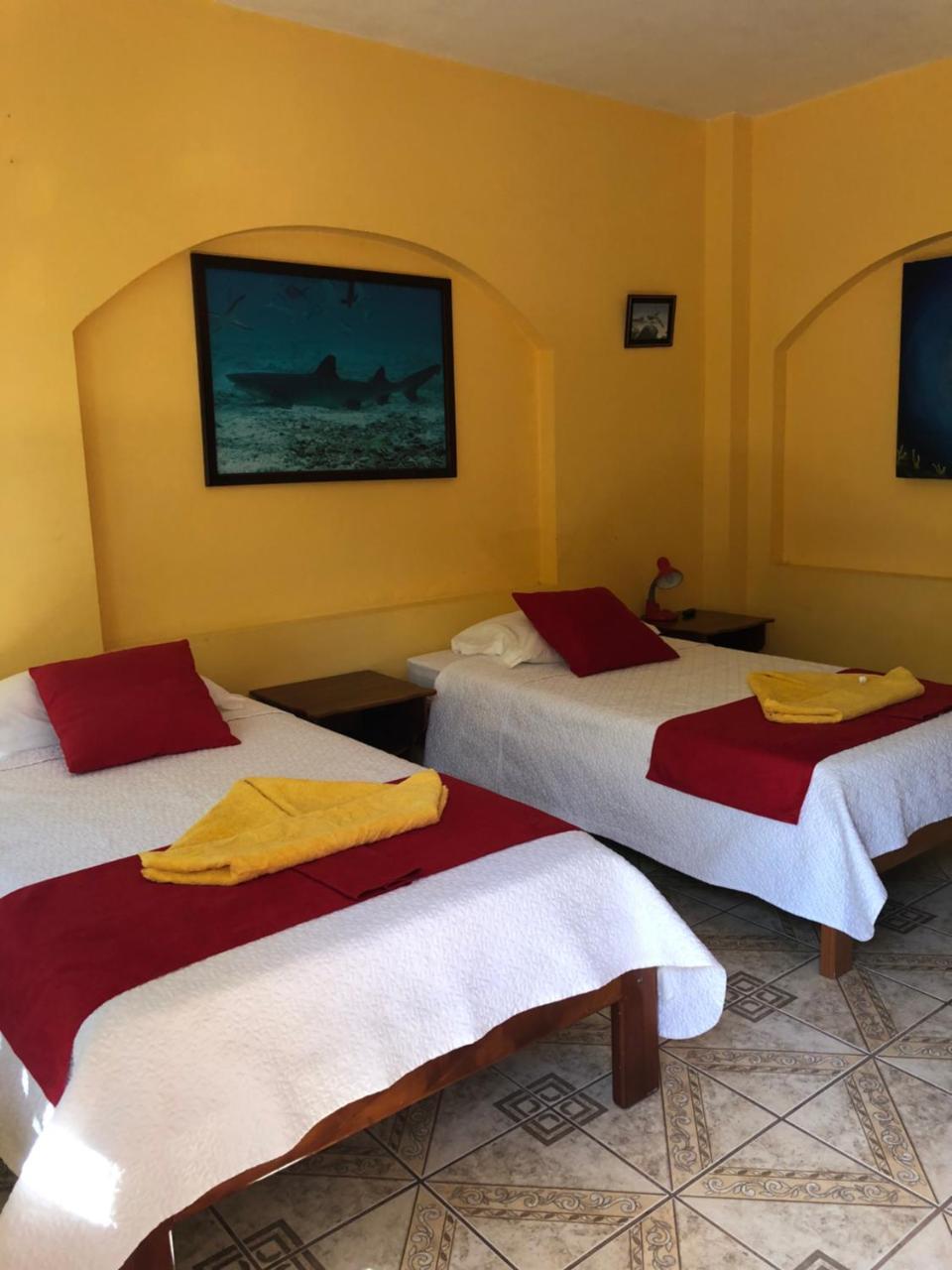 Hostal Sandrita Puerto Villamil Bagian luar foto