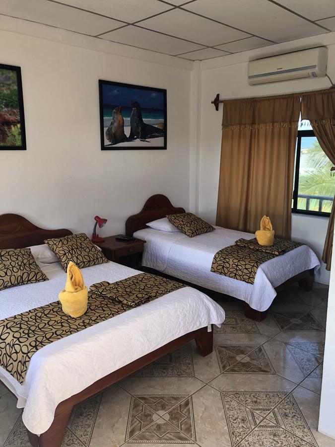 Hostal Sandrita Puerto Villamil Bagian luar foto